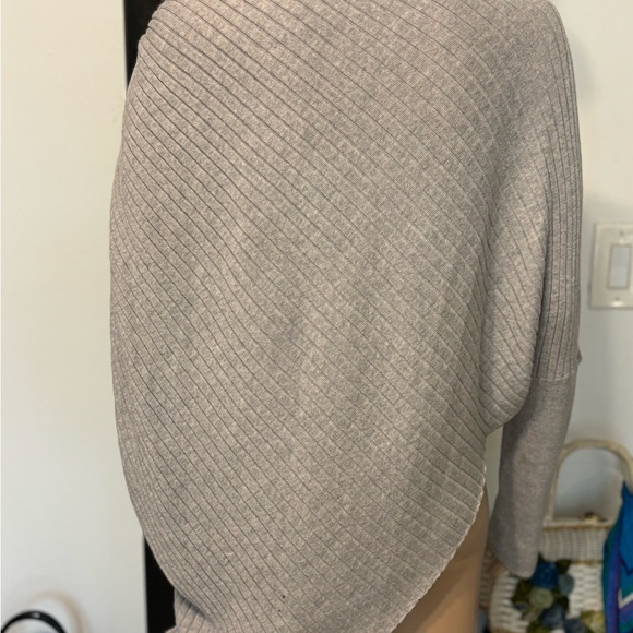 St John Gray Ribbed Asymmetrical Pullover Soft Wool Sweater Size Large - Picture 6 of 13